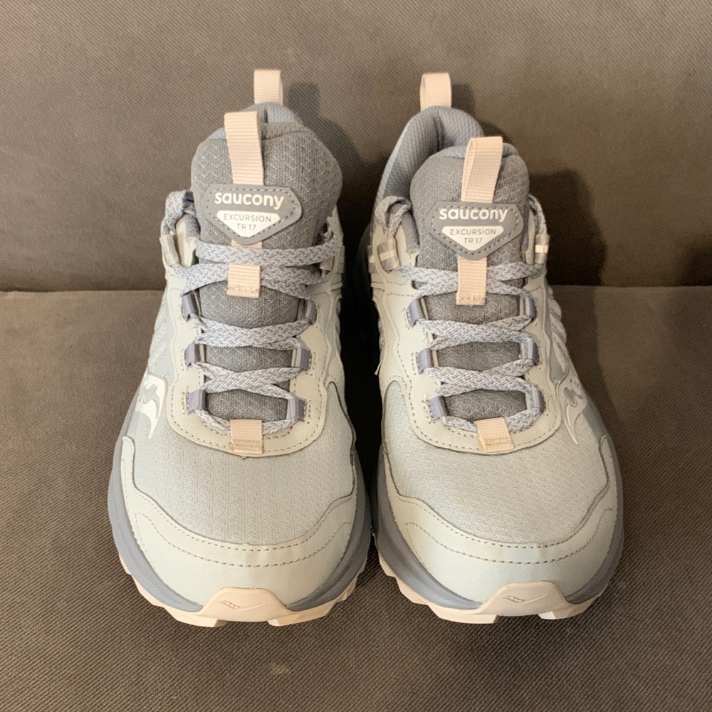Saucony Excursion TR 17 Light Gray and Cream Trail Sneakers - Picture 2 of 4